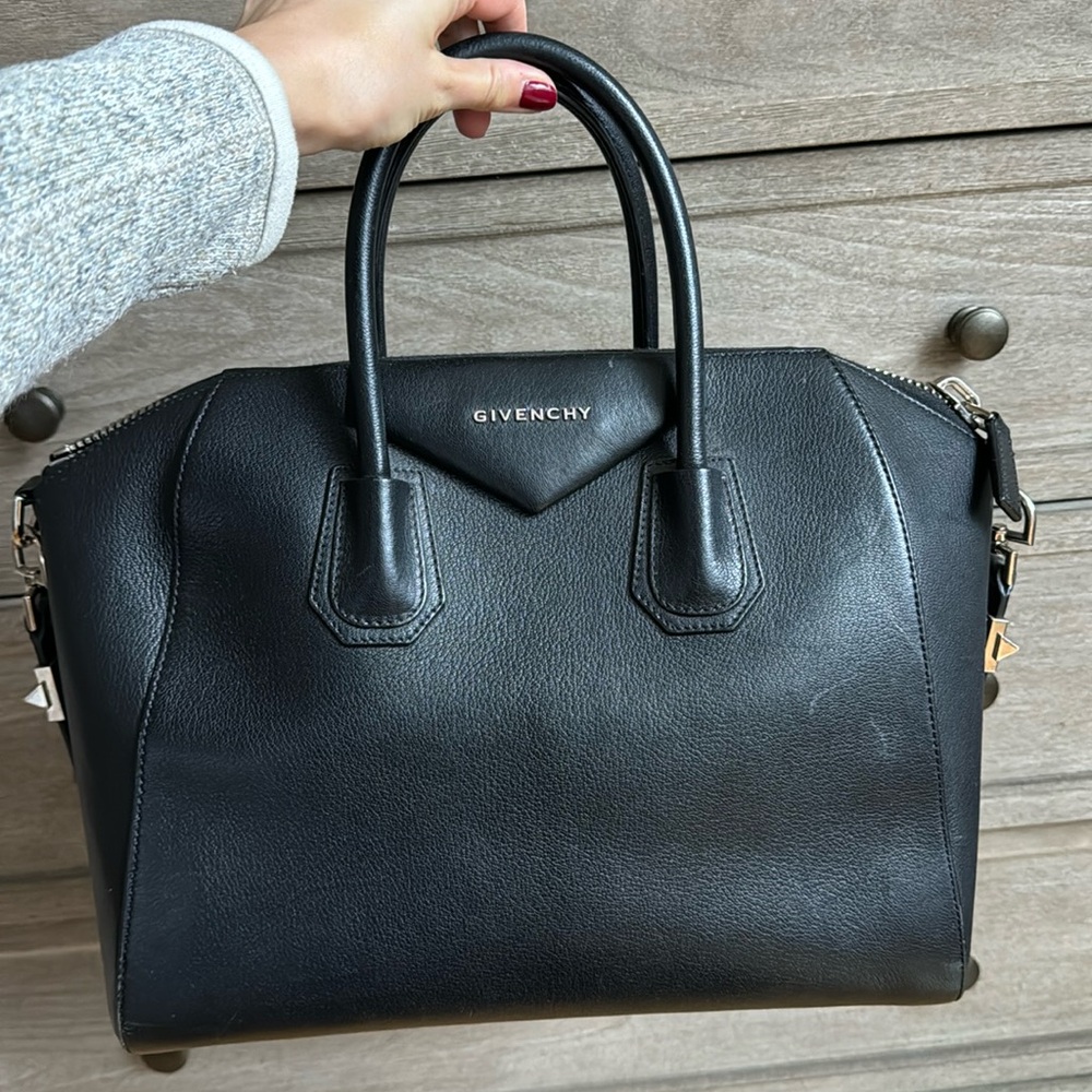 Givenchy Medium Antigona Bag in Grained Goatskin Black Leather - Picture 2 of 9